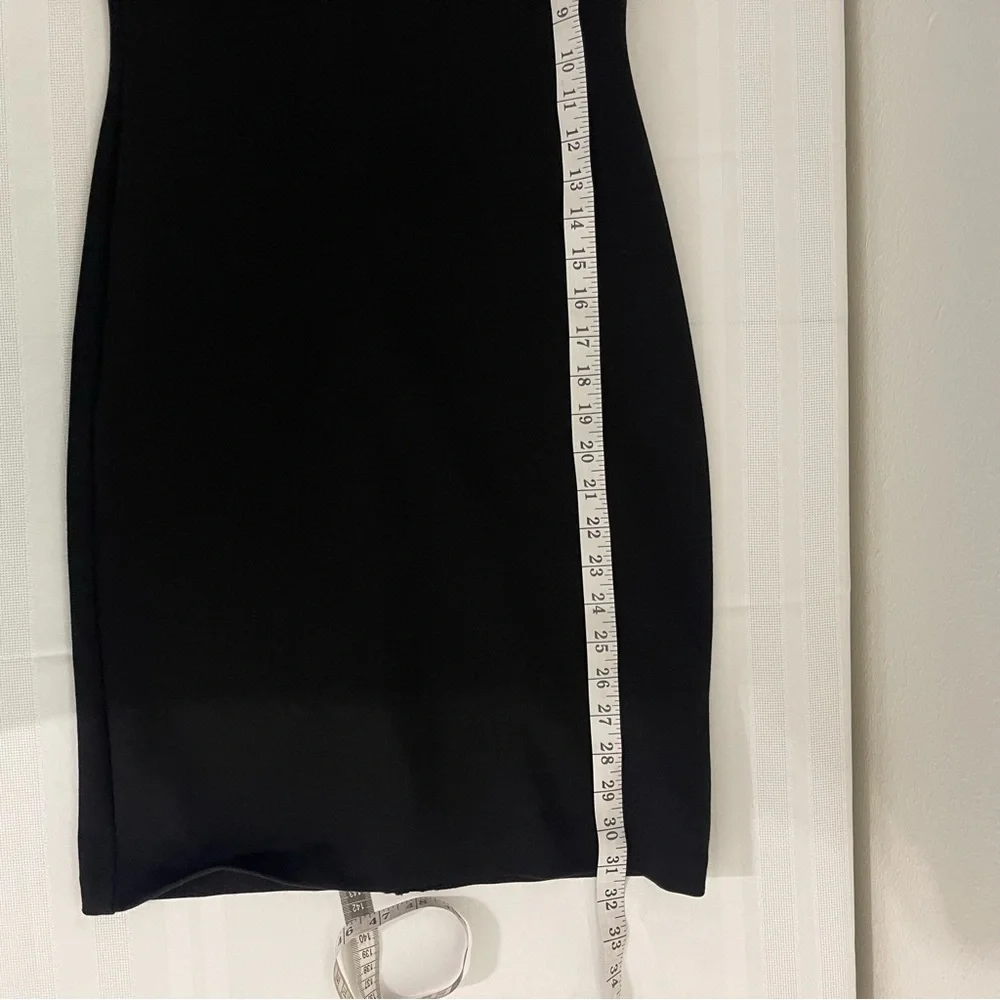 GB Women’s Elegant Black Off-Shoulder Dress Size M - Picture 7 of 9